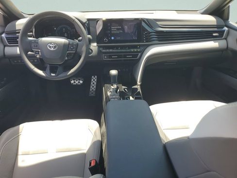 Used 2025 Toyota Camry SE w/ Convenience Package FWD image 11