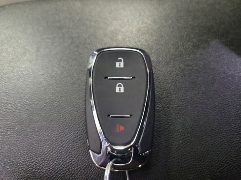 Used 2021 Chevrolet Equinox LT image 32