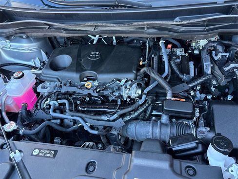 Used 2024 Toyota Sienna XLE image 8