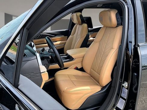 Used 2025 Cadillac Escalade IQ Luxury 2 AWD/4WD image 27