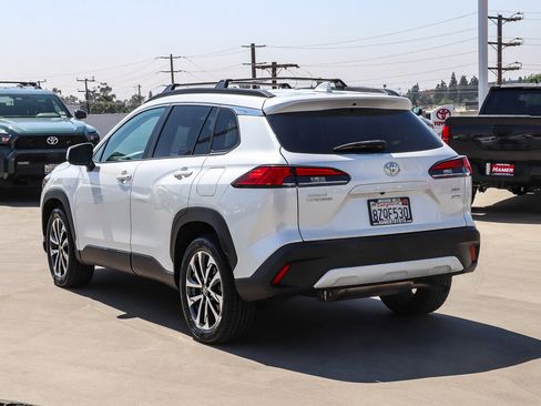 Certified 2022 Toyota Corolla Cross XLE image 5