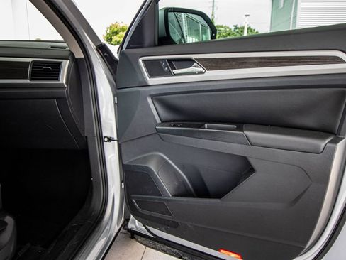 Used 2019 Volkswagen Atlas SE w/ Towing Package FWD image 14
