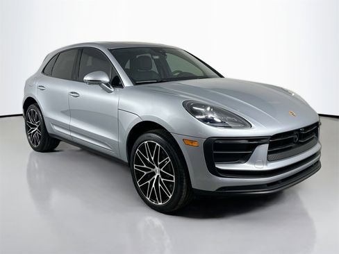 Certified 2025 Porsche Macan image 9