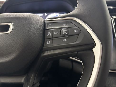 New 2025 Jeep Grand Cherokee Altitude image 13