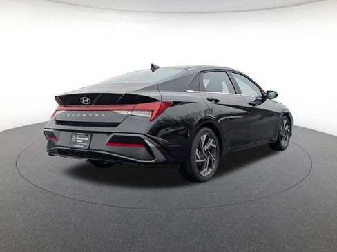 Used 2025 Hyundai Elantra SEL image 5