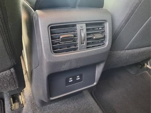 Used 2025 Nissan Rogue SV FWD image 9