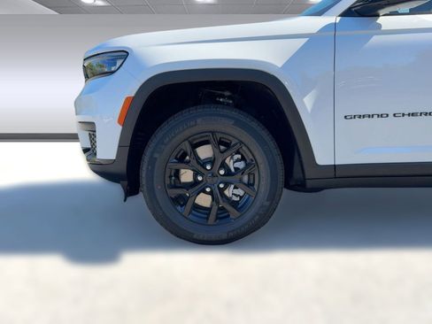 New 2025 Jeep Grand Cherokee L Altitude image 9