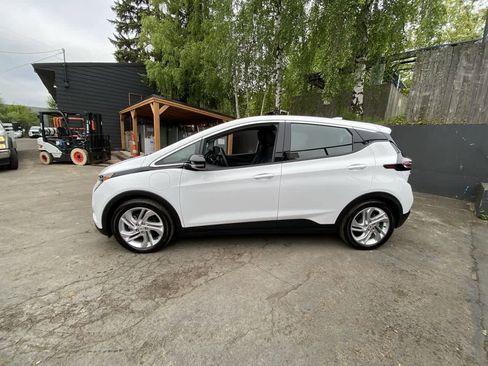 Used 2023 Chevrolet Bolt LT w/ Driver Confidence Package FWD image 3
