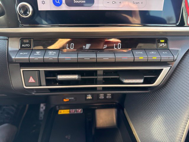 Used 2025 Toyota Camry SE FWD image 17
