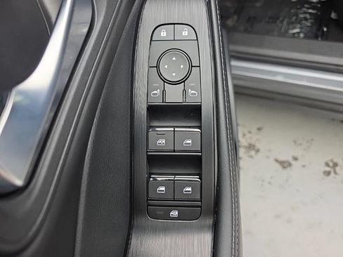 Used 2024 Nissan Rogue SV AWD/4WD image 15