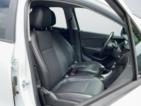 Certified 2022 Chevrolet Trax LT w/ Sport Edition FWD image 20