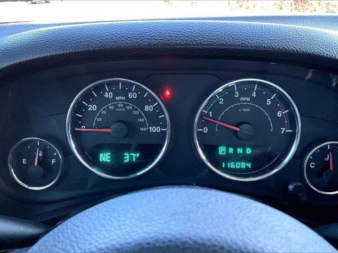 Used 2011 Jeep Wrangler Sahara image 12