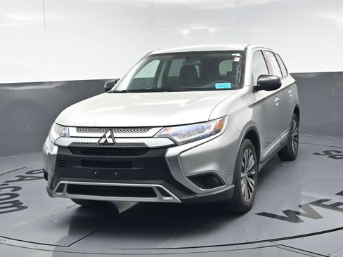 Used 2020 Mitsubishi Outlander ES image 11