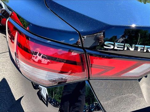 Used 2024 Nissan Sentra SV FWD image 32