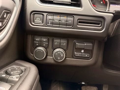 Used 2021 Chevrolet Tahoe LT w/ LT Signature Package image 34