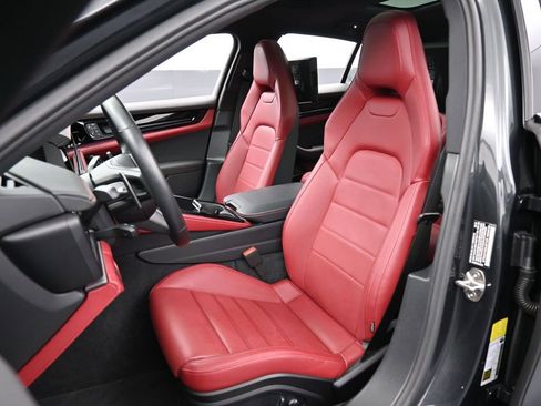 Certified 2024 Porsche Panamera 4 image 5