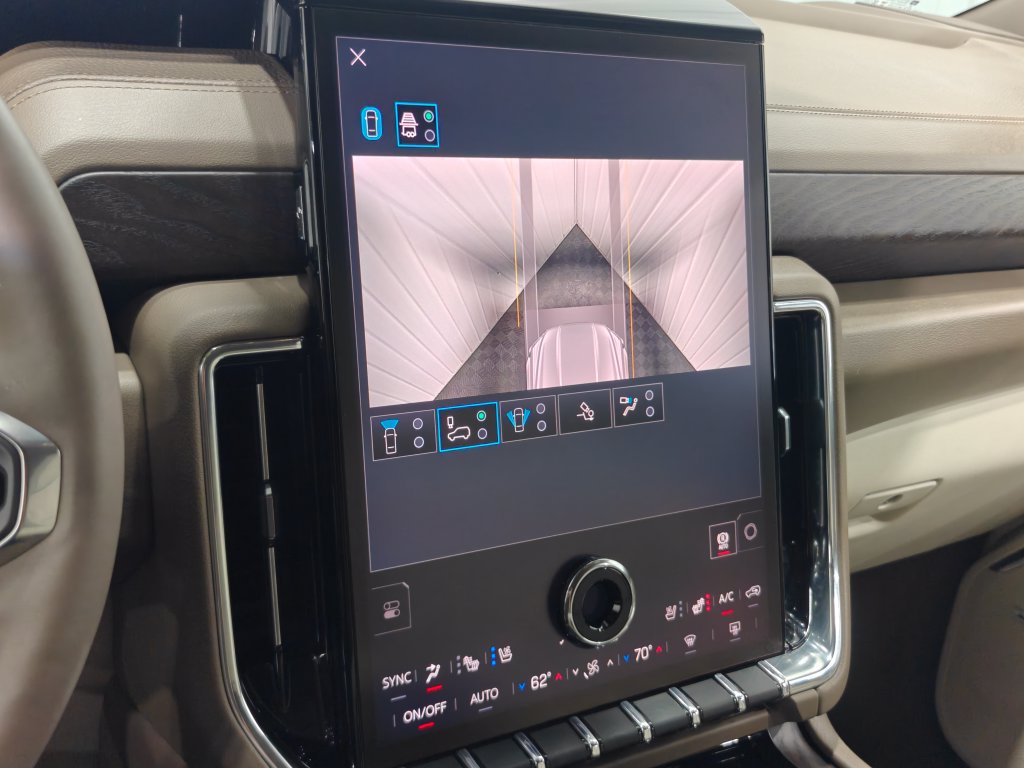 Used 2026 GMC Yukon Denali w/ Advanced Technology Package AWD/4WD image 86