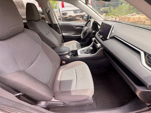 Used 2025 Toyota RAV4 XLE AWD/4WD image 33