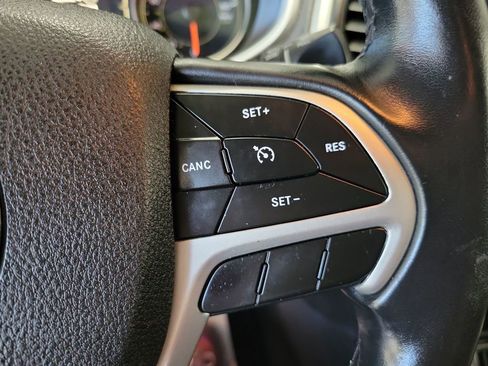 Used 2018 Jeep Cherokee Latitude Plus image 61