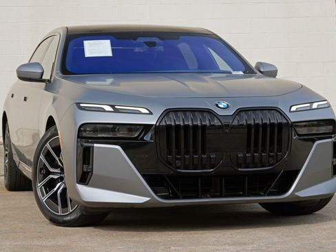 Used 2023 BMW 760i xDrive AWD/4WD image 4