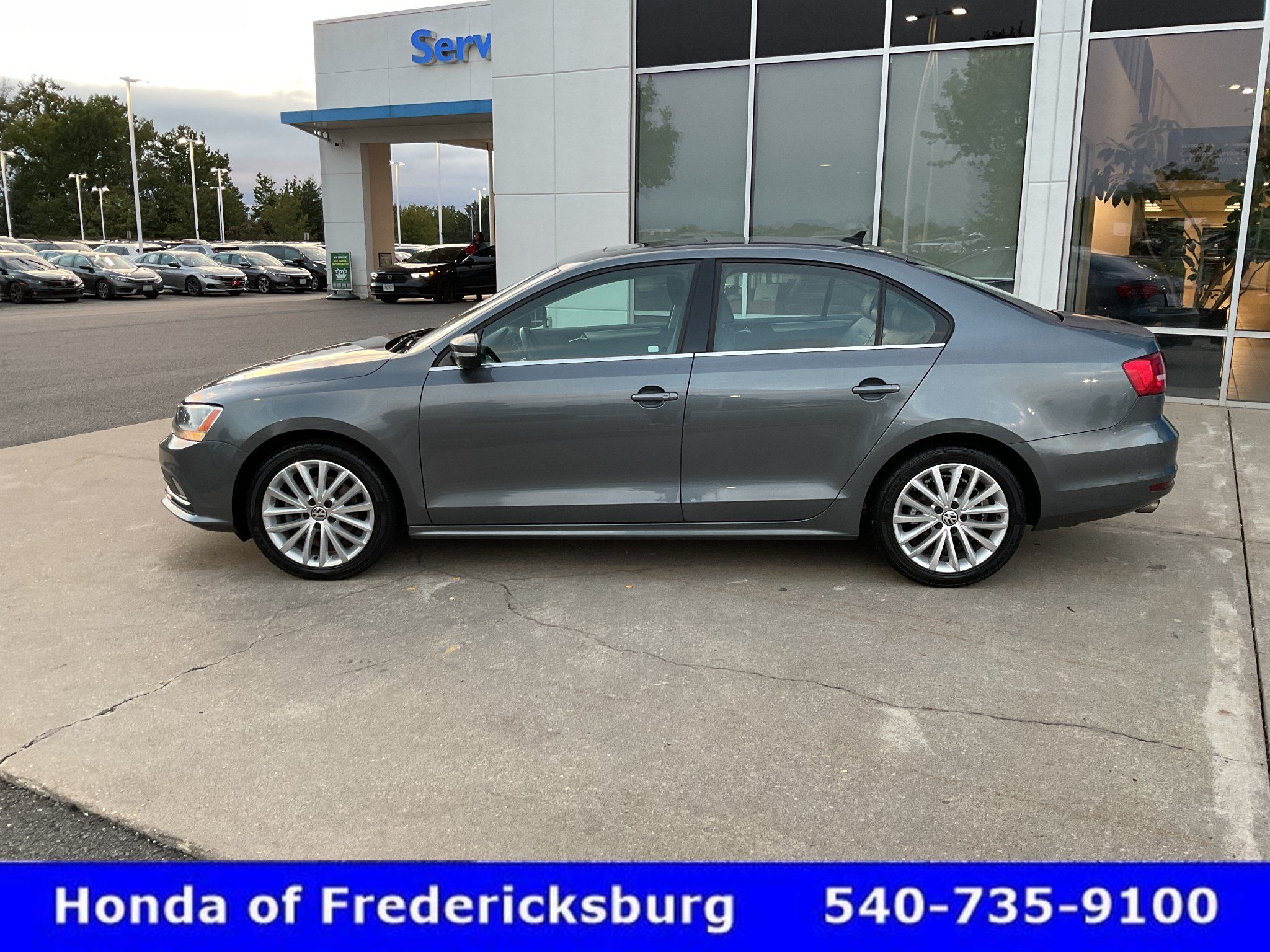 Used 2015 Volkswagen Jetta SE FWD image 3