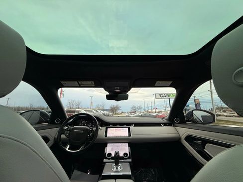 Used 2020 Land Rover Range Rover Evoque SE image 28