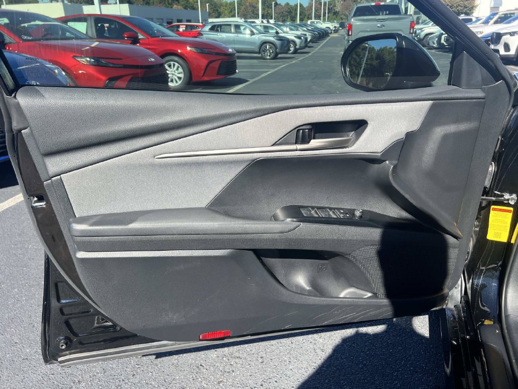 Used 2025 Toyota Camry LE w/ Convenience Package FWD image 20