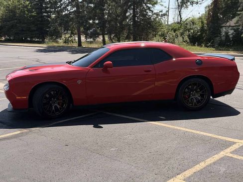 Used 2016 Dodge Challenger SRT Hellcat RWD image 5