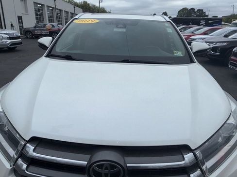 Used 2019 Toyota Highlander Limited Platinum AWD/4WD image 2