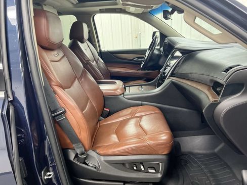 Used 2018 Cadillac Escalade ESV Premium Luxury AWD/4WD image 23