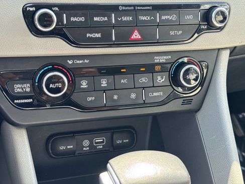 Used 2018 Kia Niro LX FWD image 22