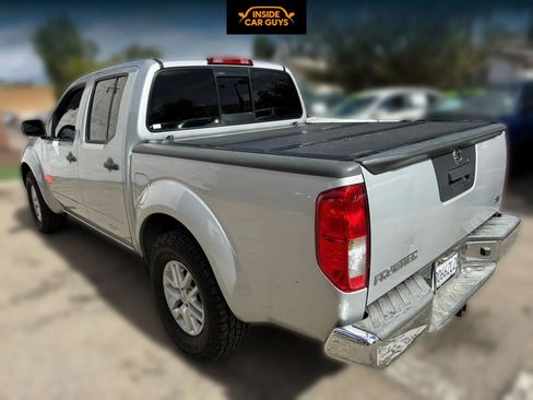 Used 2015 Nissan Frontier SV image 3