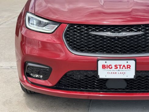 New 2026 Chrysler Pacifica Select image 6