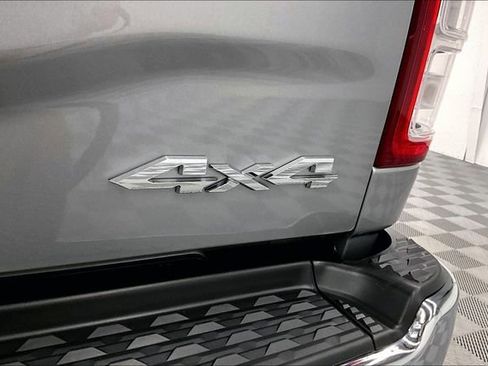 Used 2024 RAM 2500 Tradesman w/ Chrome Appearance Group image 9