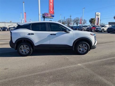 Used 2025 Nissan Kicks S image 2