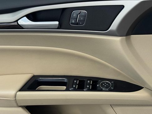 Used 2016 Ford Fusion SE w/ Equipment Group 202A FWD image 27