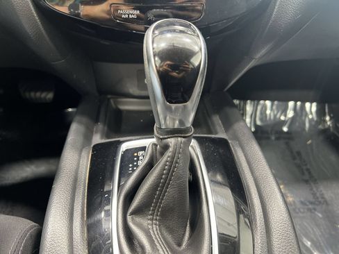 Used 2018 Nissan Rogue SV AWD/4WD image 19