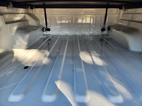 Used 2025 Jeep Gladiator Sport image 33