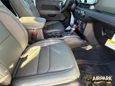 New 2025 Jeep Gladiator Mojave image 12