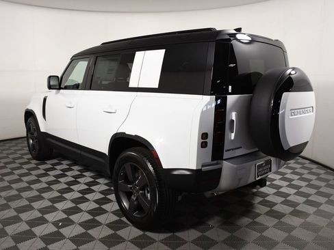 Used 2025 Land Rover Defender 110 S image 7