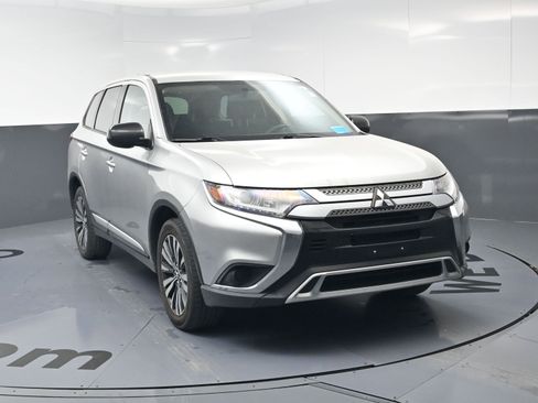 Used 2020 Mitsubishi Outlander ES image 3