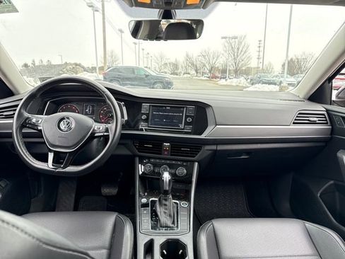 Used 2021 Volkswagen Jetta SE image 17
