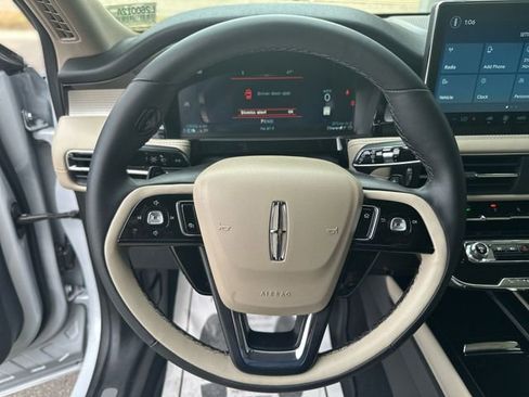 Used 2025 Lincoln Corsair FWD image 15