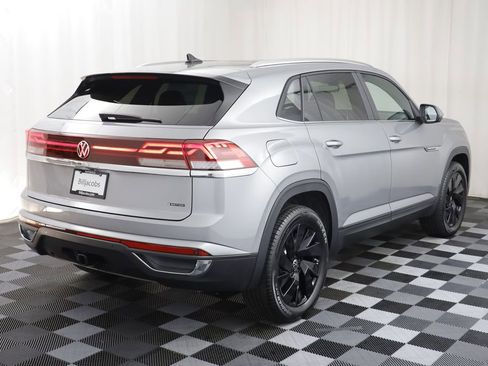 New 2026 Volkswagen Atlas Cross Sport SE w/ Panoramic Sunroof Package image 18