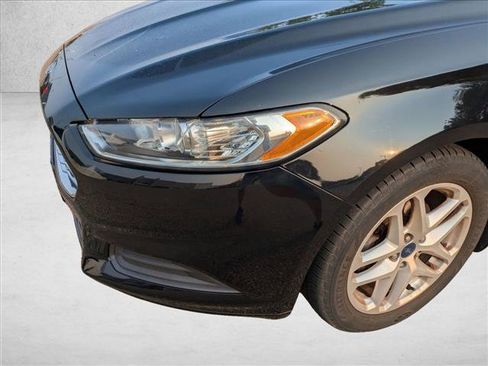 Used 2016 Ford Fusion SE FWD image 9