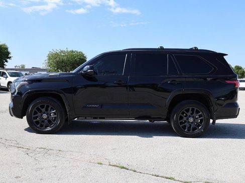 Used 2024 Toyota Sequoia Platinum AWD/4WD image 8