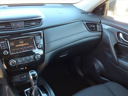 Certified 2018 Nissan Rogue S image 17