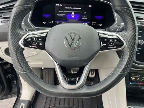 Certified 2022 Volkswagen Tiguan SE R-Line image 41