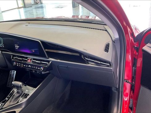 Used 2025 Kia Niro EX Touring FWD image 16