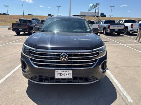 Used 2024 Volkswagen Atlas SE FWD image 2